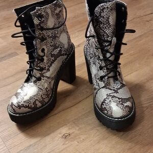 Madden Girl Archiee Snake Print Dress Boots  Size 7